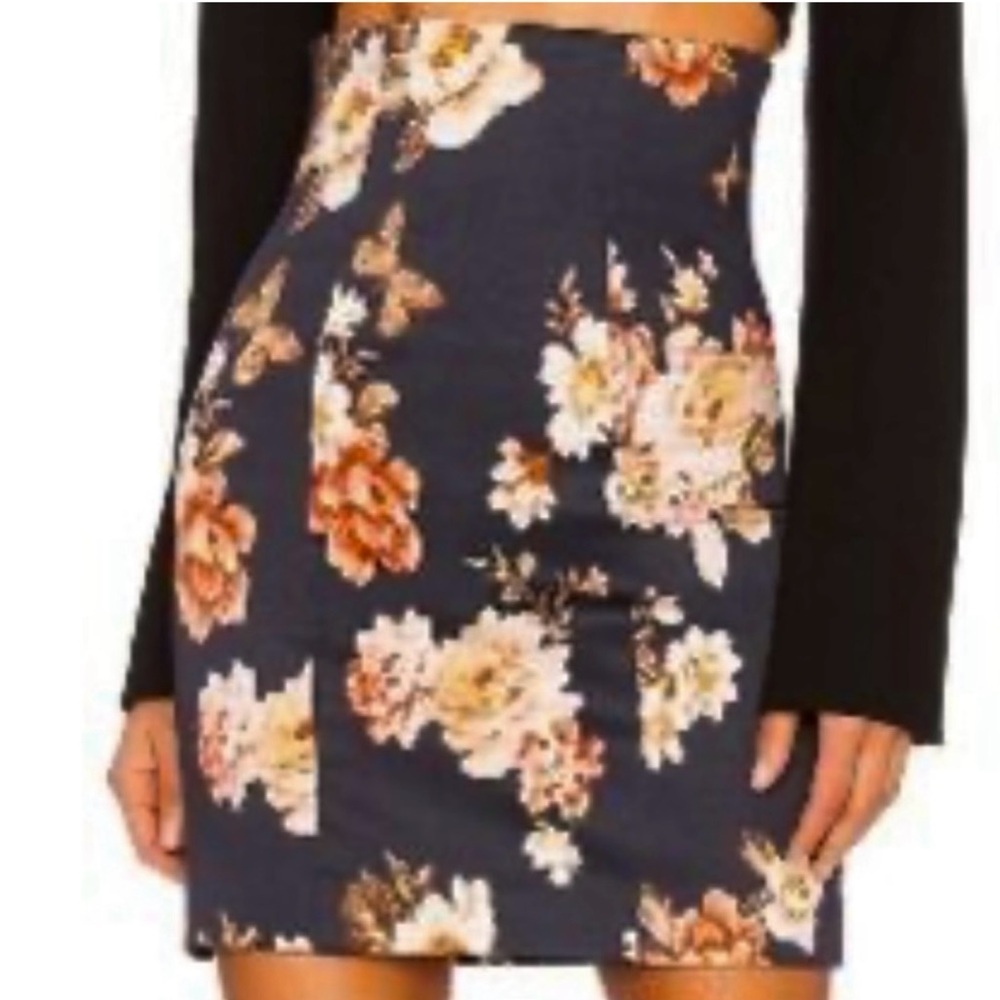 EUC MAJORELLE Dark Grey Floral Skirt Size Small